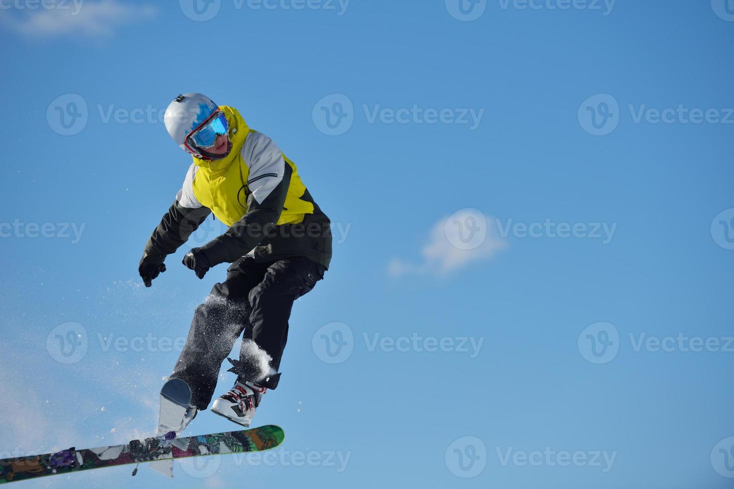 skiërs Aan berg foto