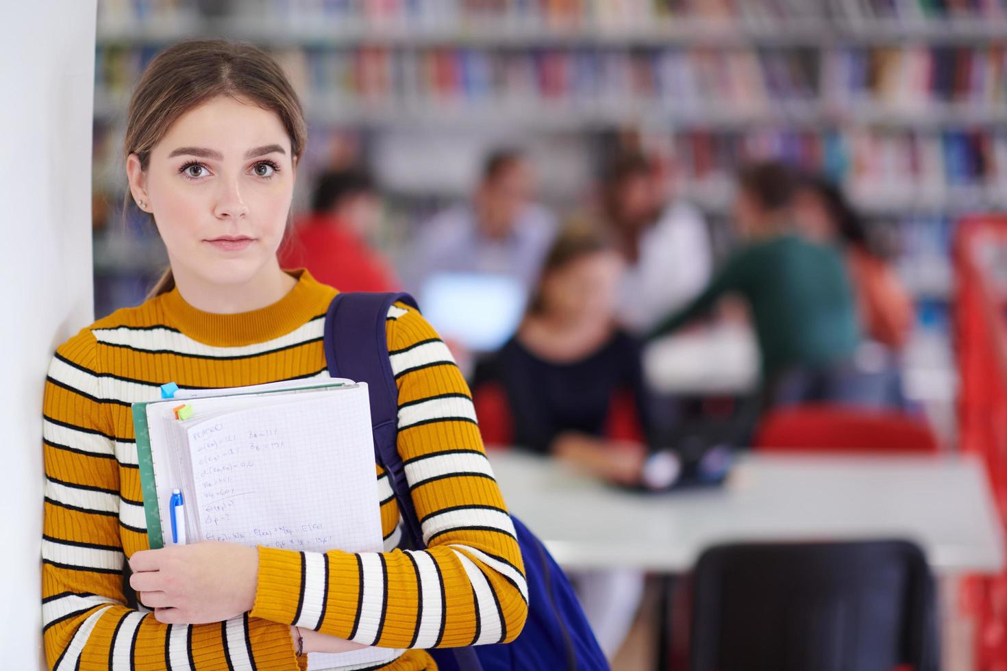 de leerling toepassingen een notitieboekje en een school- bibliotheek foto