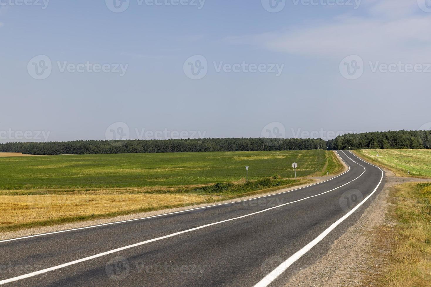 versmallen geplaveid weg voor auto's foto