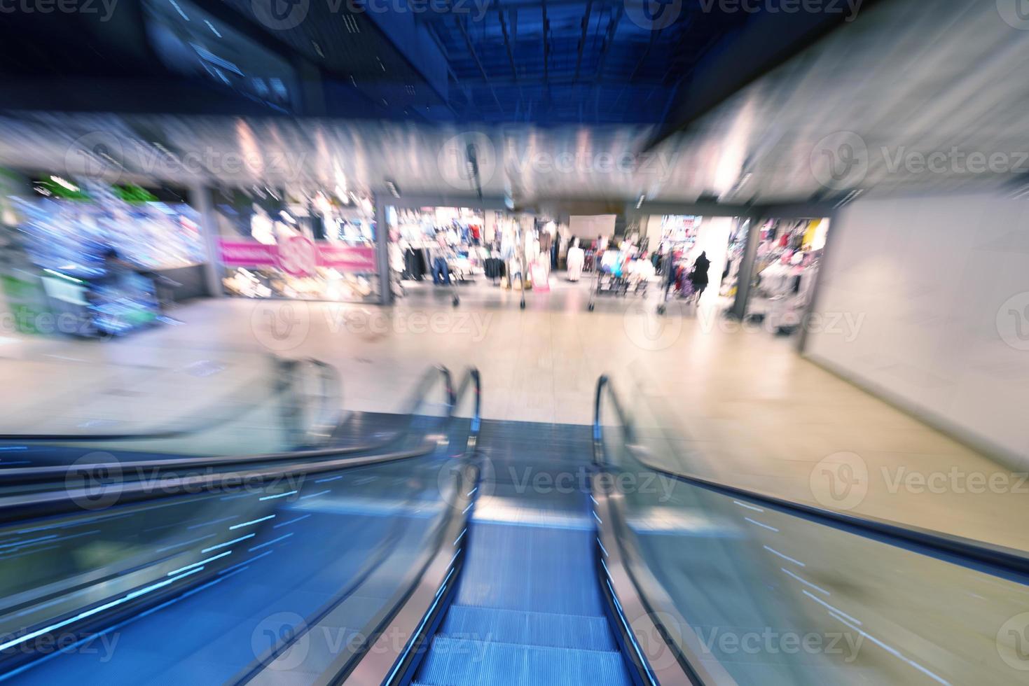 boodschappen doen winkelcentrum roltrappen foto