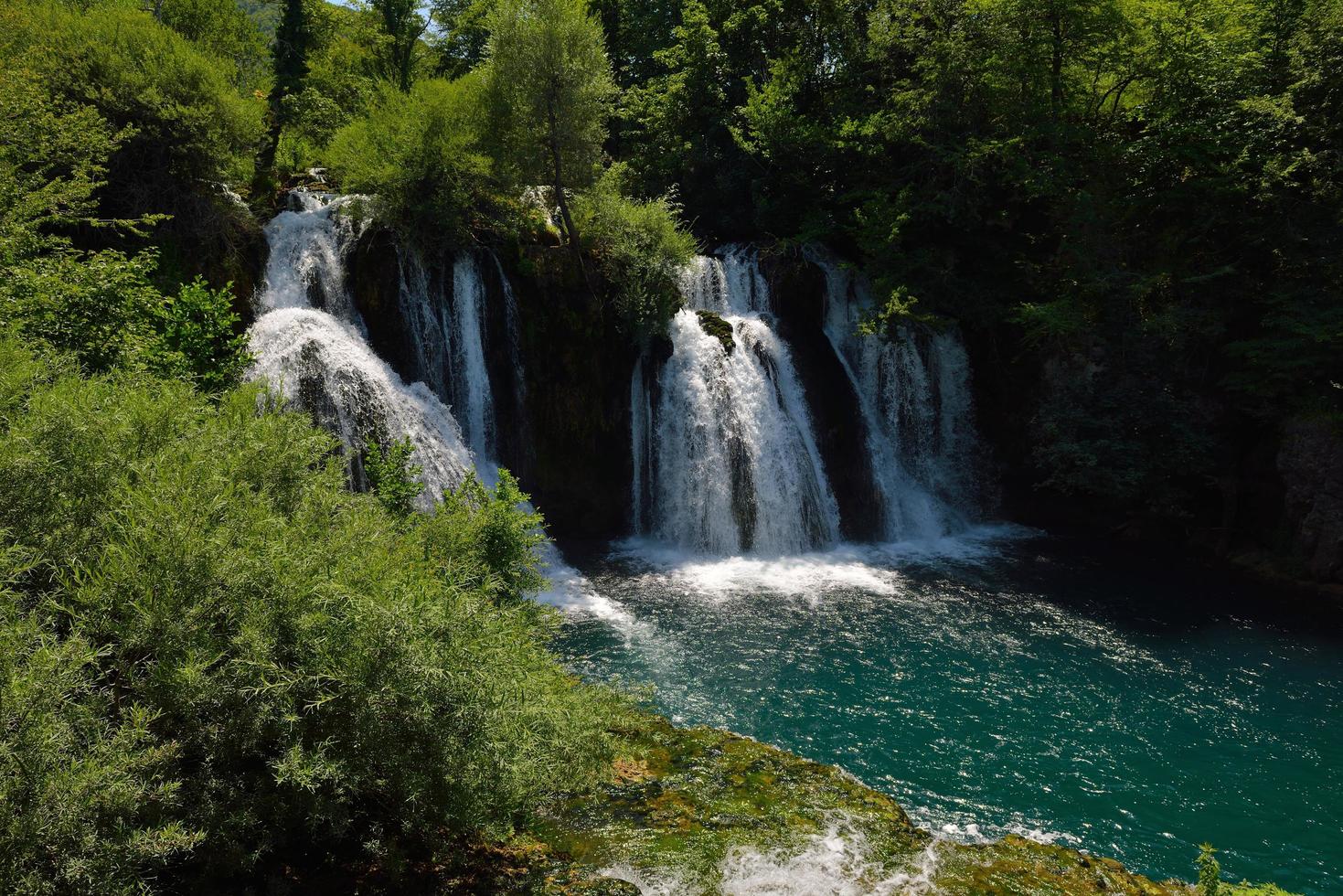 uitzicht op een waterval foto