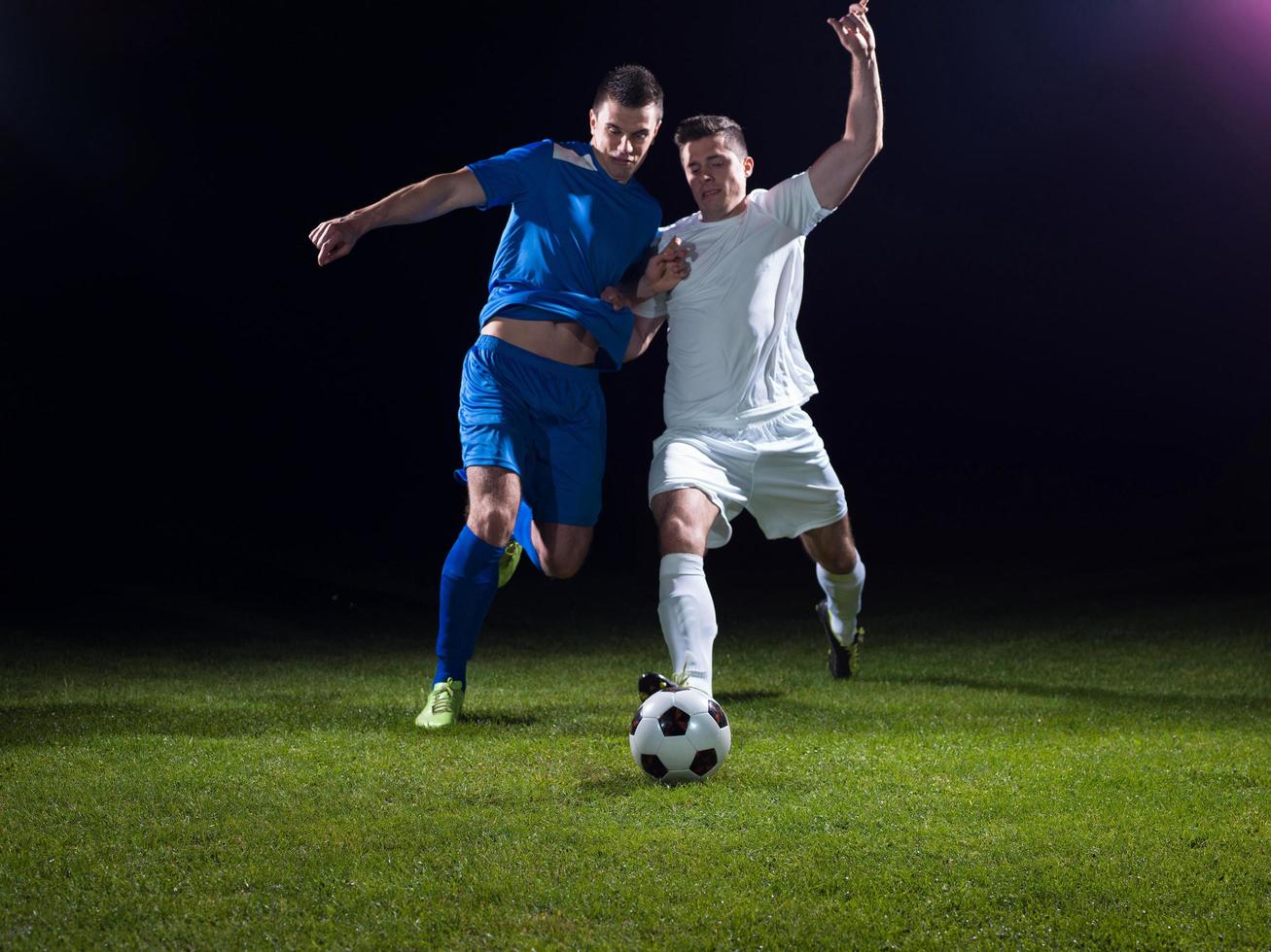 voetbal spelers duel foto