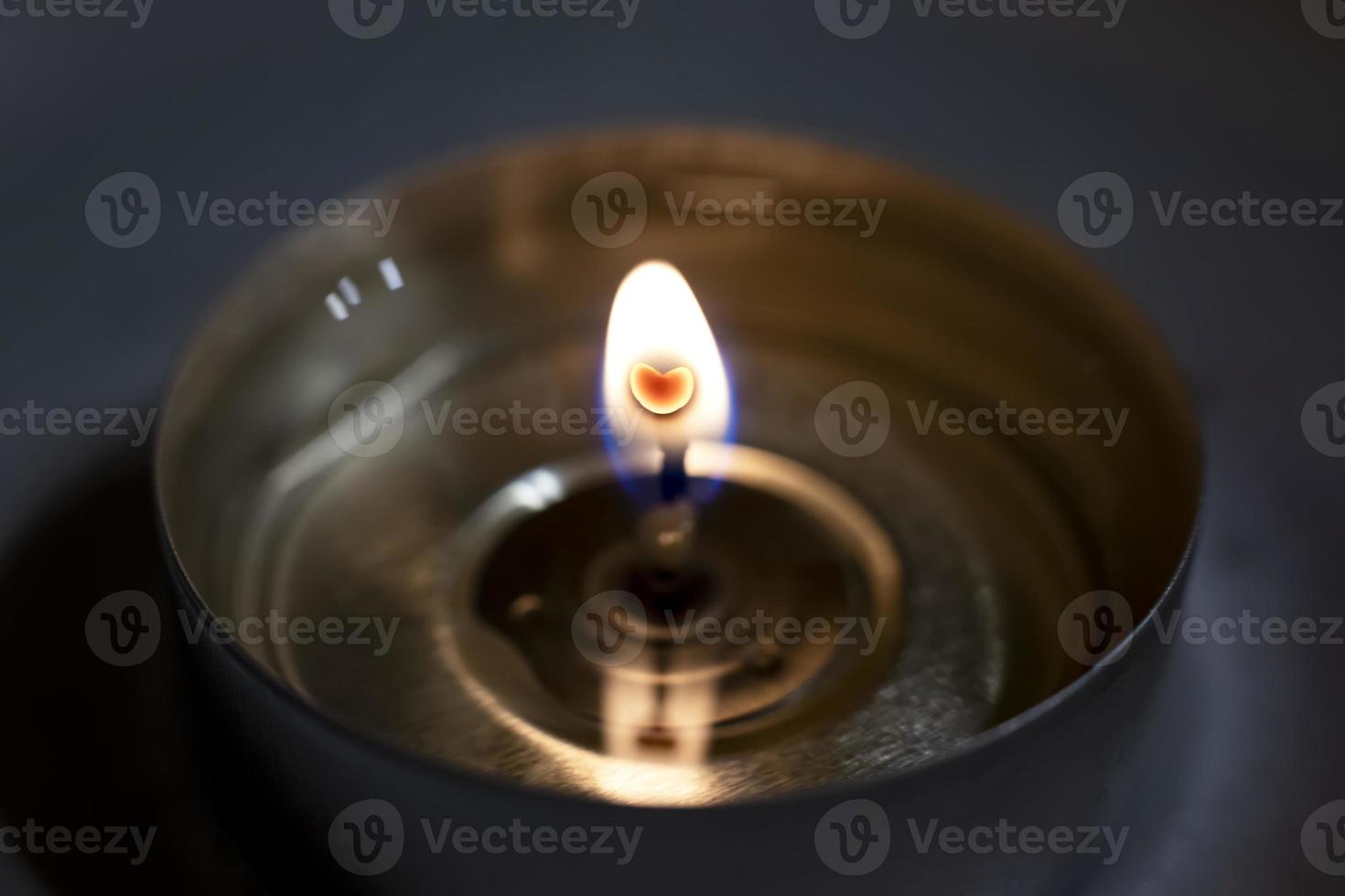 de rood hart binnen in kaars vlam, extreem macro foto