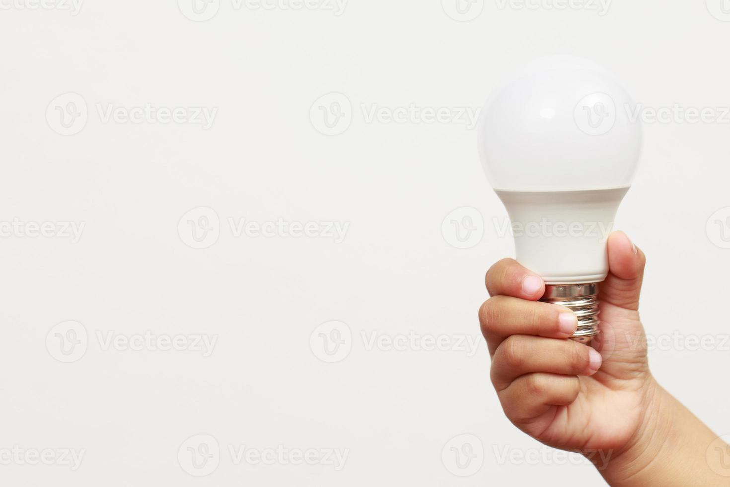 LED bollen kan opslaan u bijna dubbele uw elektriciteit rekening. foto