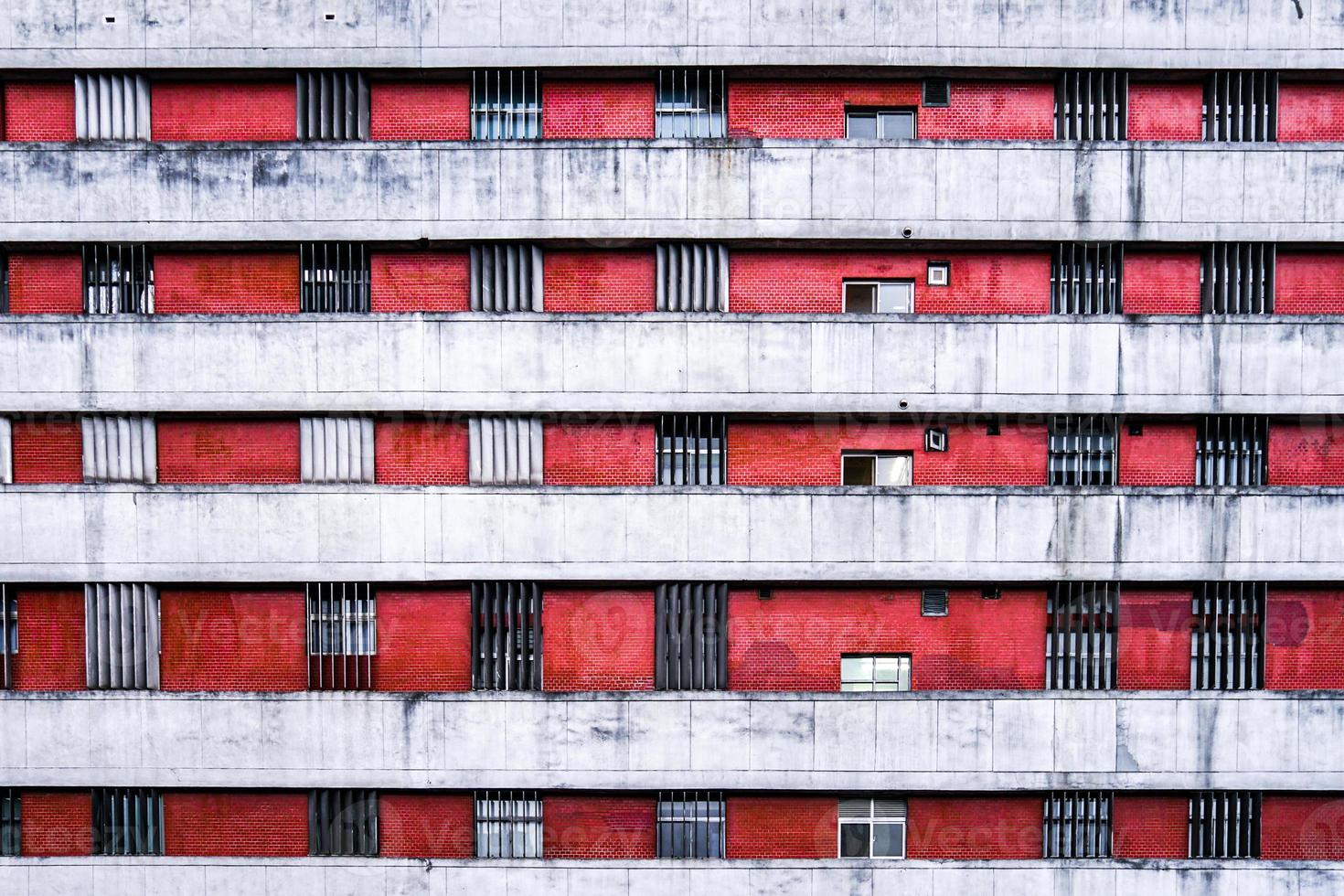 appartement venster en muur Bij dag in de Taipei stad, Taiwan., combinatie tussen modern en wijnoogst stijl. foto