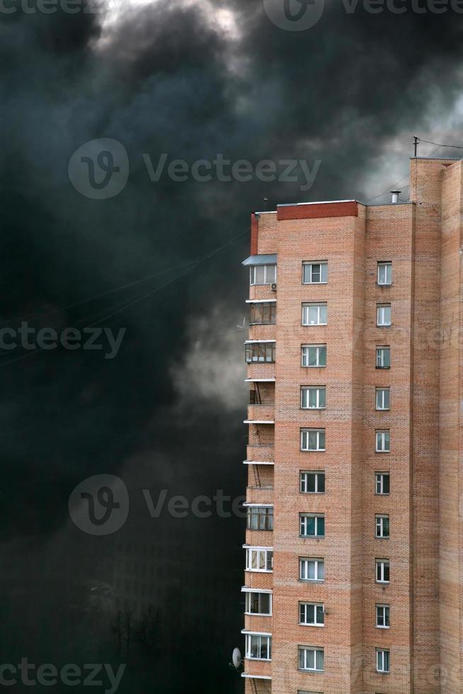 brand in stad- foto