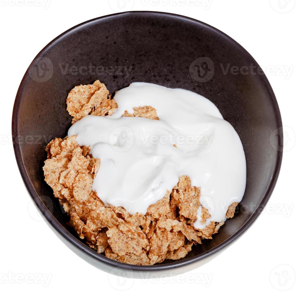 yoghurt in kom van ontbijtgranen foto