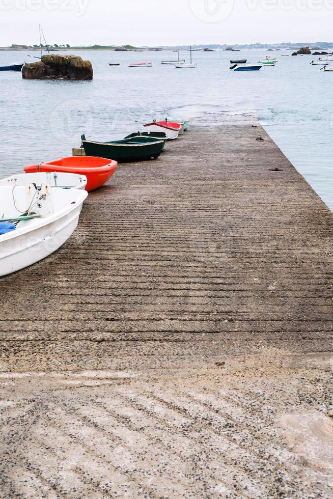 pier Bij kust van gouffre golf van Engels kanaal foto