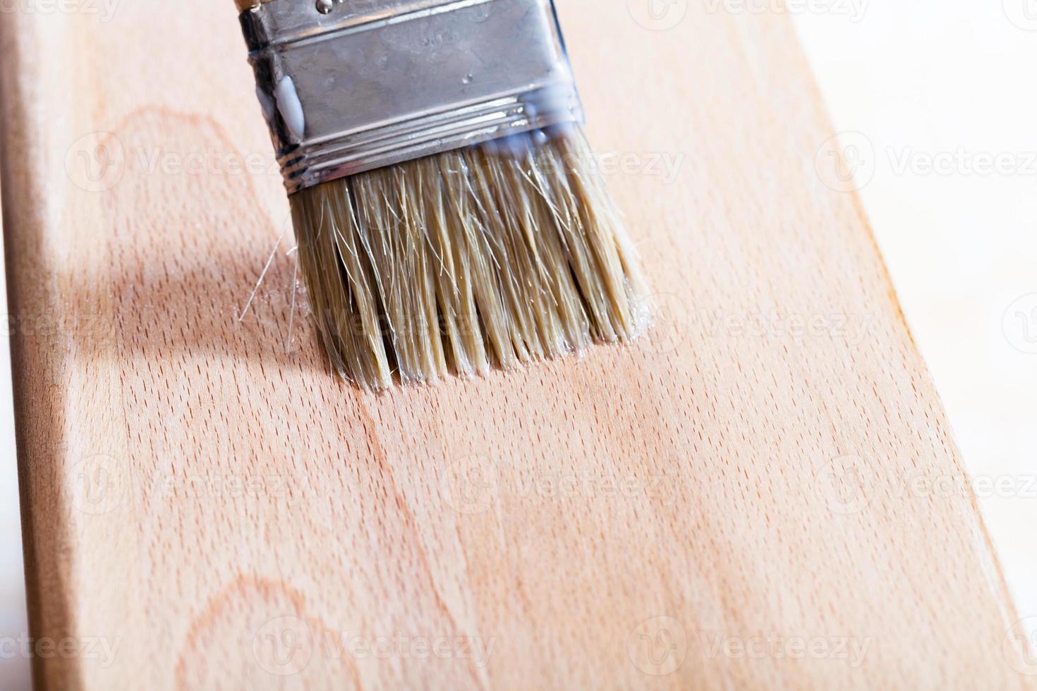 zetten vernis Aan strand houten bord foto