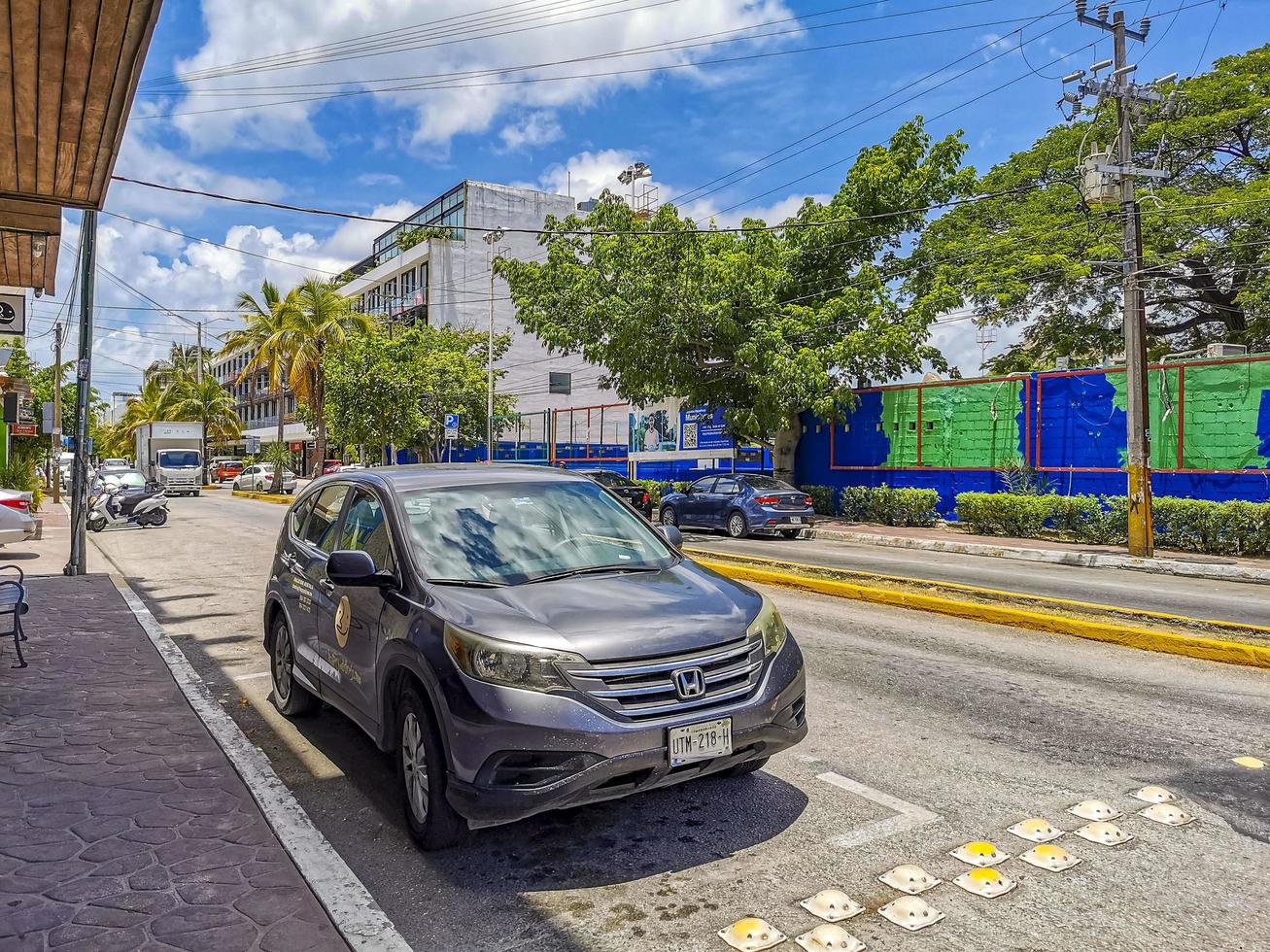 playa del carmen quintana roo mexico 2022 typische straatweg en stadsgezicht van playa del carmen mexico. foto