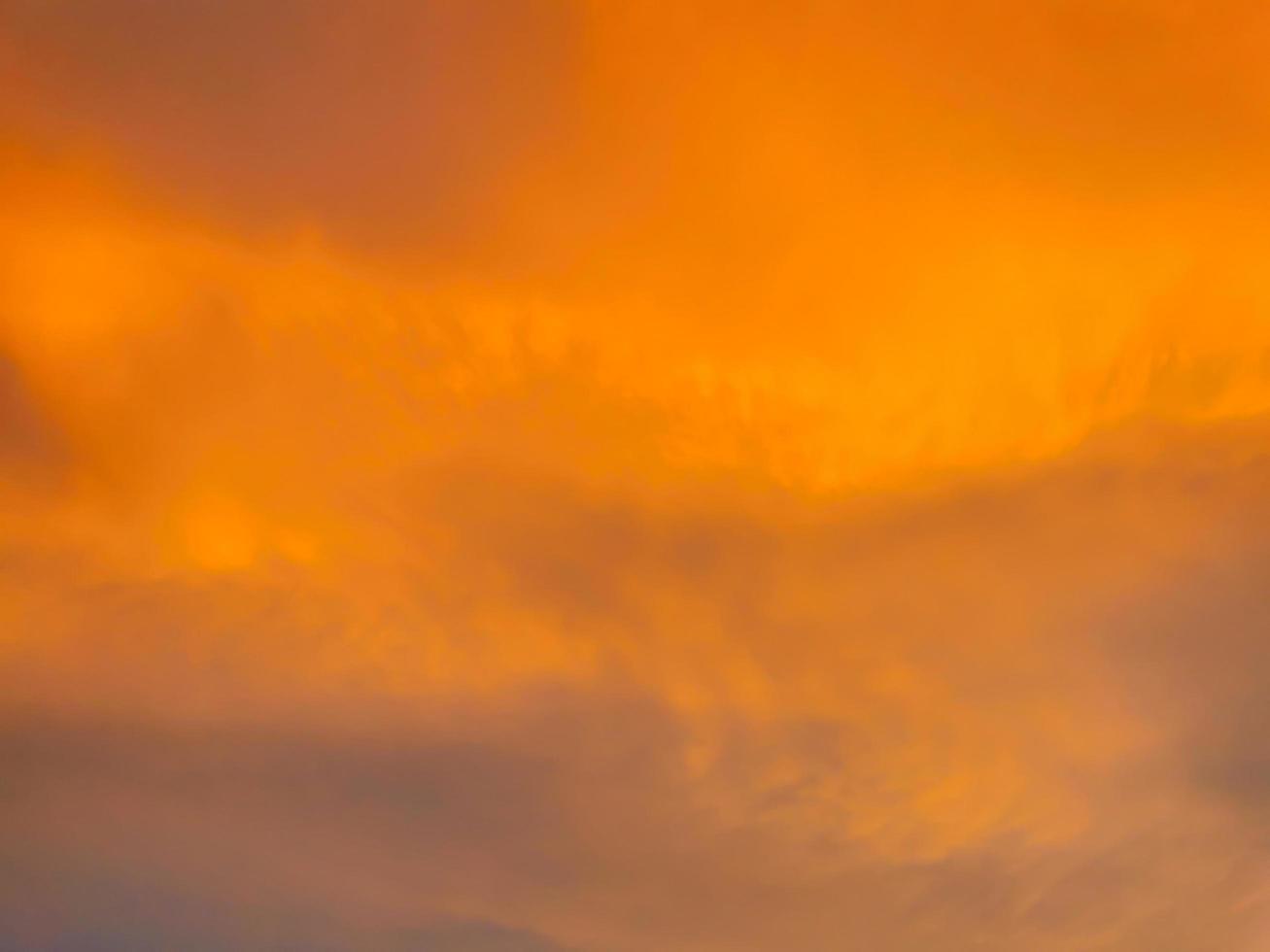 avond lucht blauw oranje mooi foto