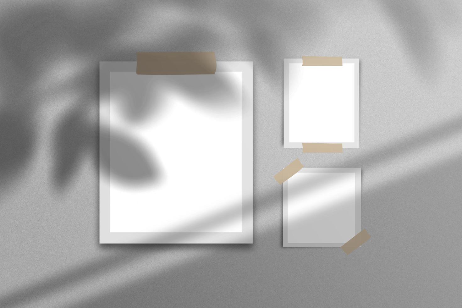 realistisch moodboard polaroid foto papier kader mockup geïsoleerd met schaduw overlappen. voor blanco foto kaarten, gescheurd papier, plein kader gelijmd Zelfklevend plakband voor grafisch ontwerpers presentaties, portefeuille.
