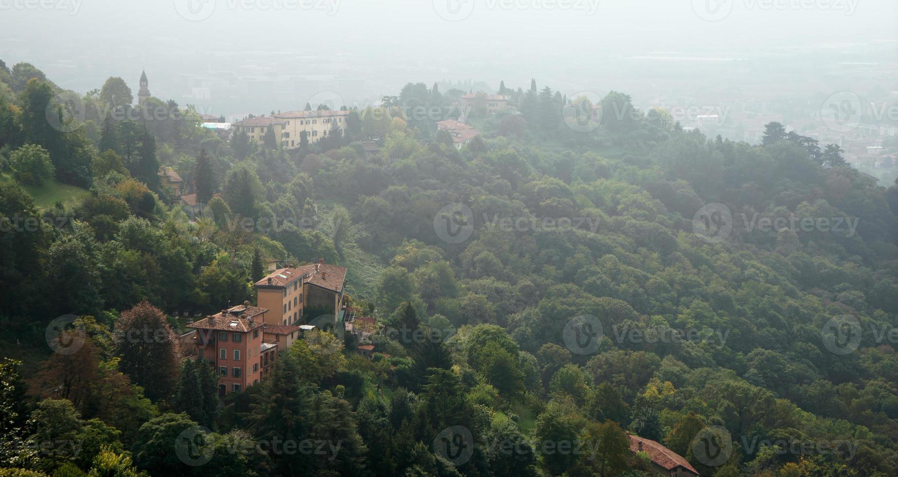 visie van de hoogste punt in Bergamo foto