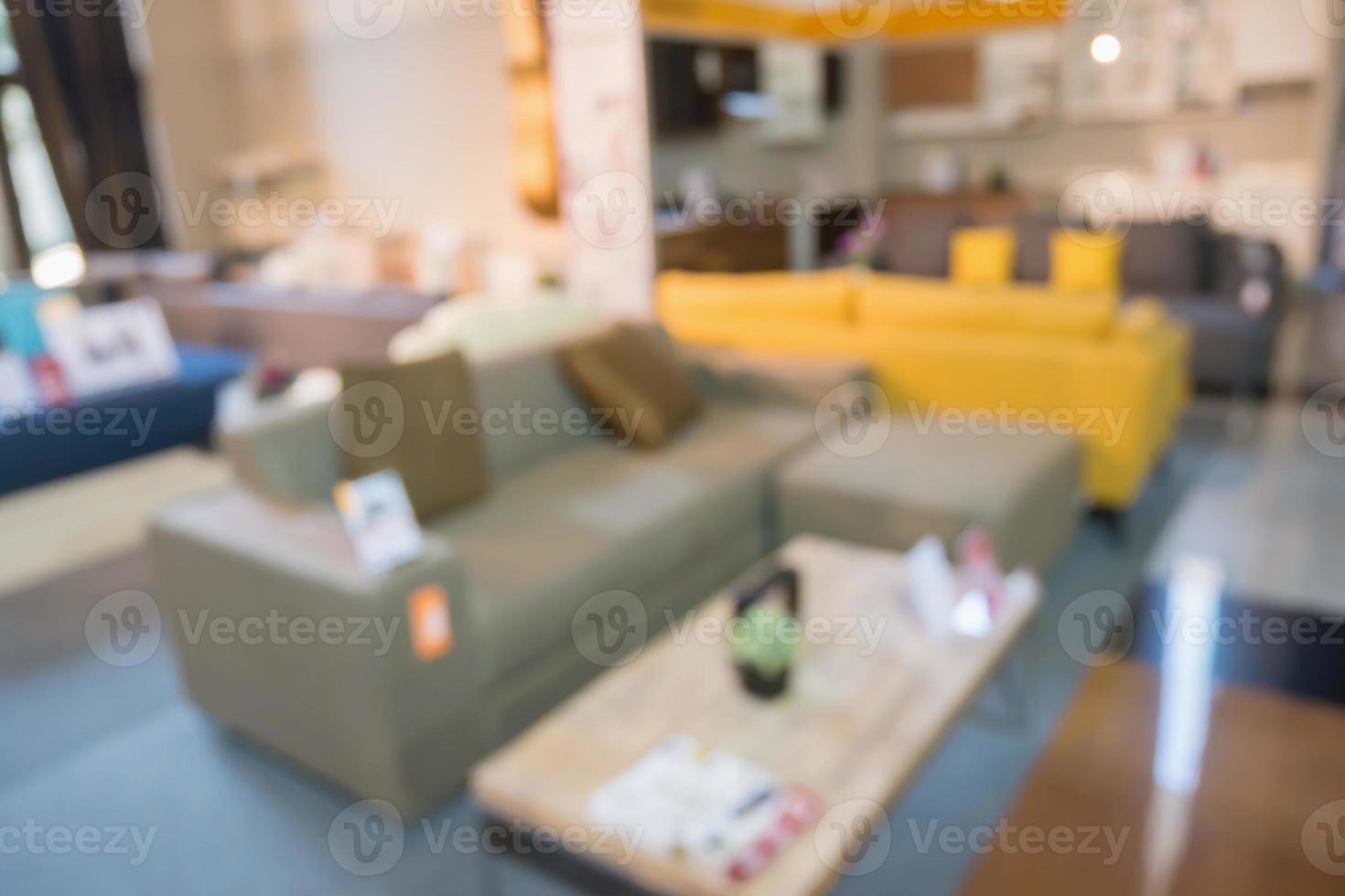 abstract vervagen bank in meubels showroom winkel interieur met bokeh lichte achtergrond voor montage product display foto