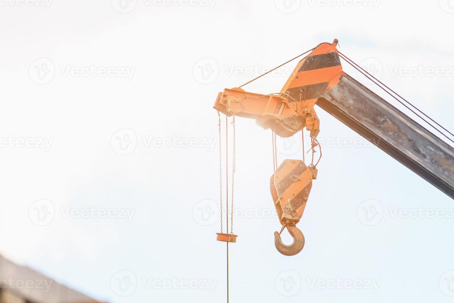 telescopische armen van mobiele bouwkraanwagen foto