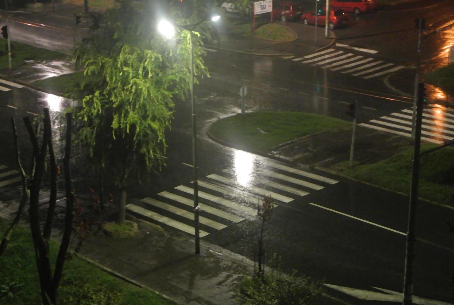 straat Aan een regenachtig dag, servië, Belgrado, 15.9.2022 foto