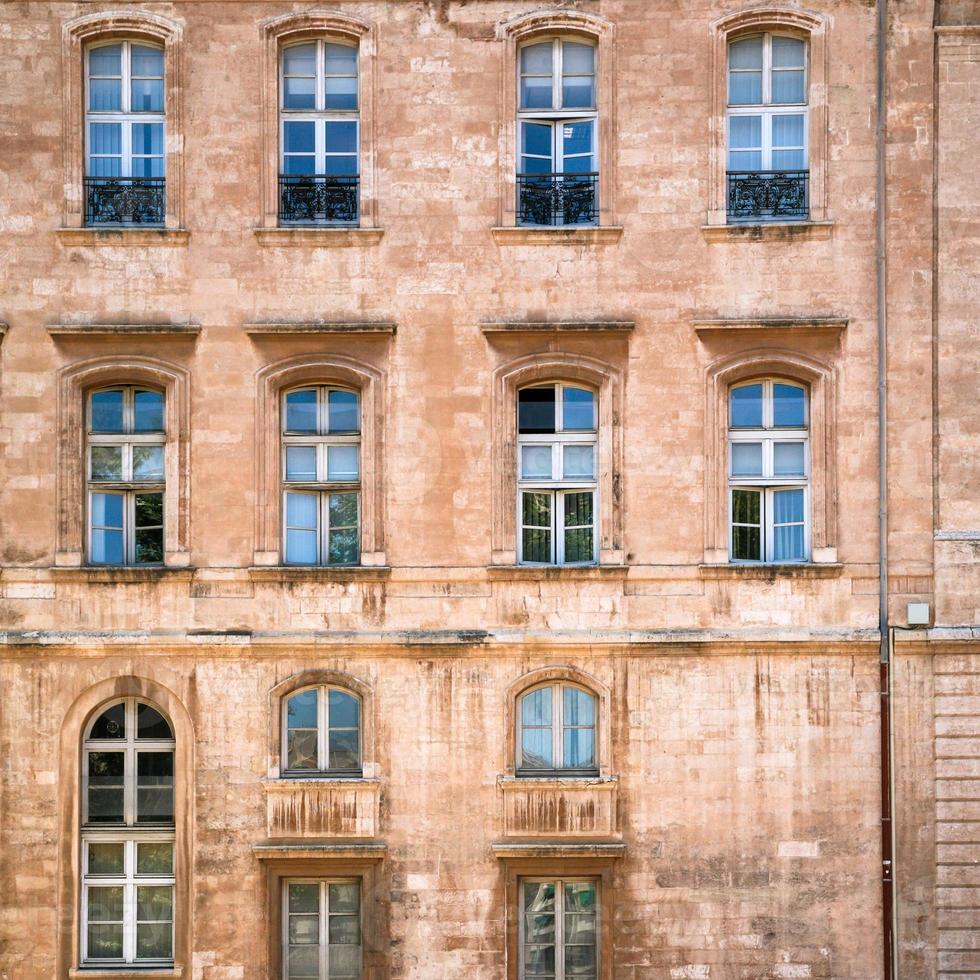 muur van appartement huis in marseilles stad foto