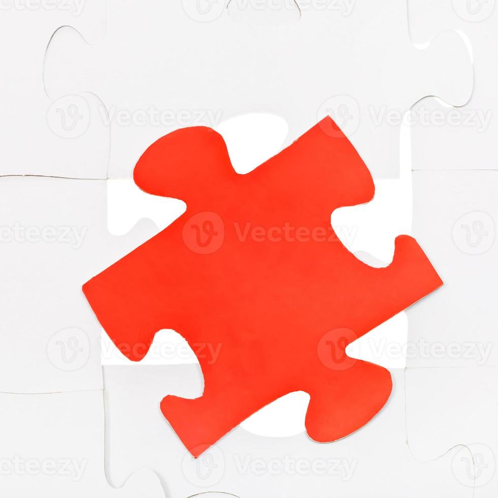 rood stuk Aan vrij ruimte van verbonden puzzels foto