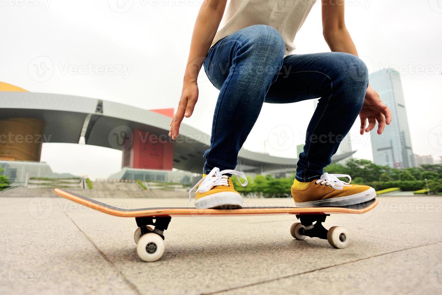skateboarden vrouw foto