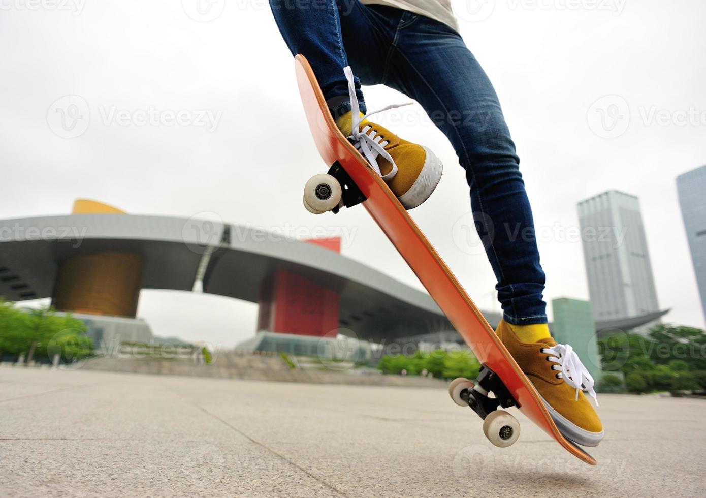 skateboarden vrouw foto