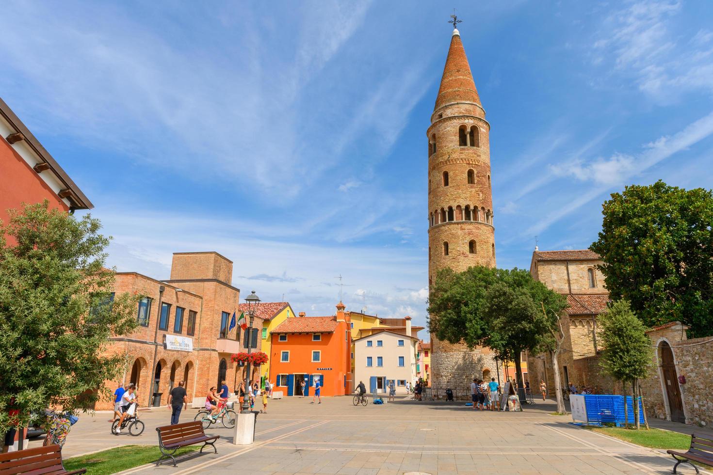 klok toren van caorle kathedraal foto