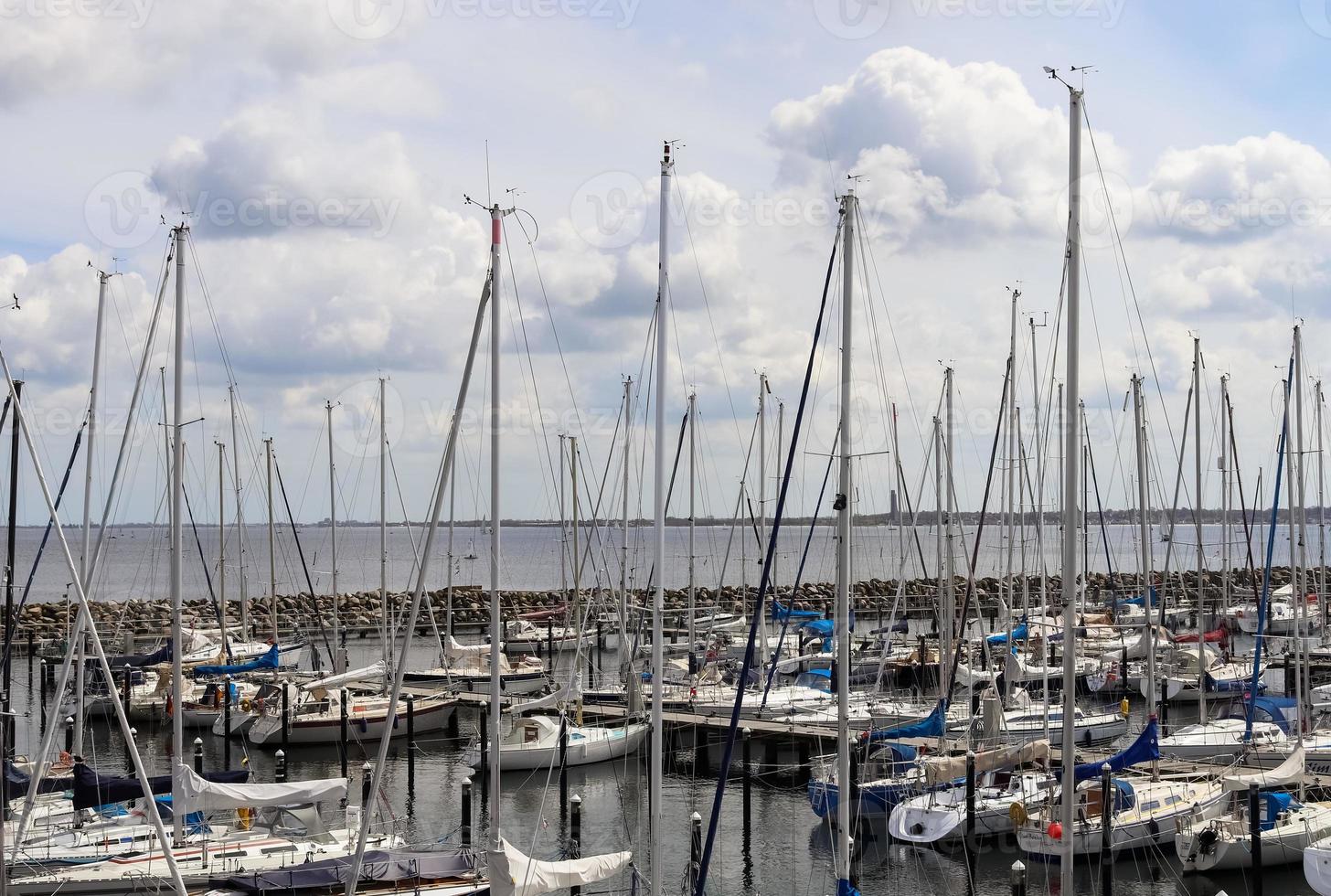veel van boten Bij de jachthaven in Schilksee dichtbij naar Kiel in duitsland. Schilksee olympisch het zeilen sport foto