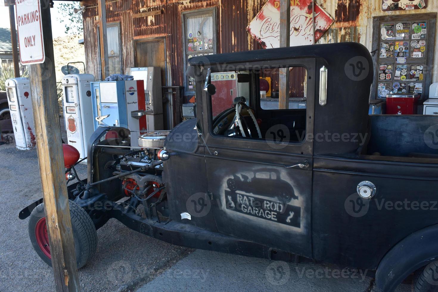 zwart antiek verroest auto in hackberry Arizona foto