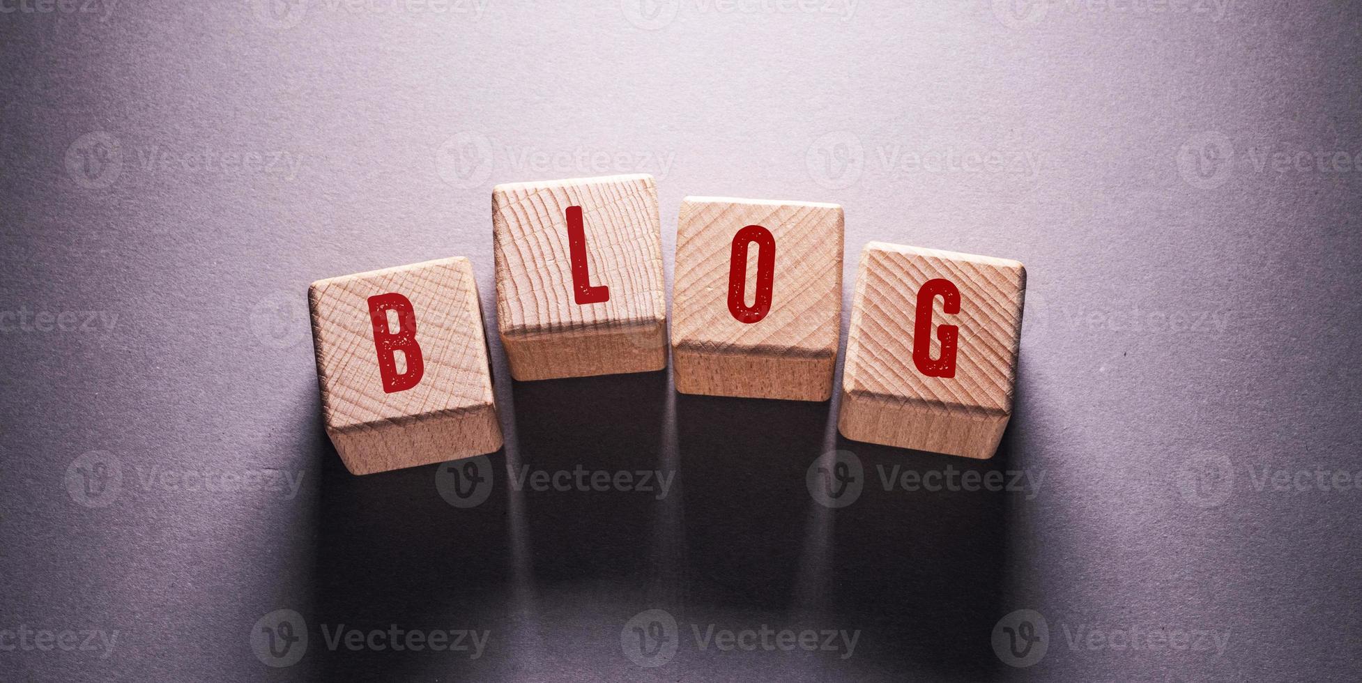 blog woord met houten kubussen foto