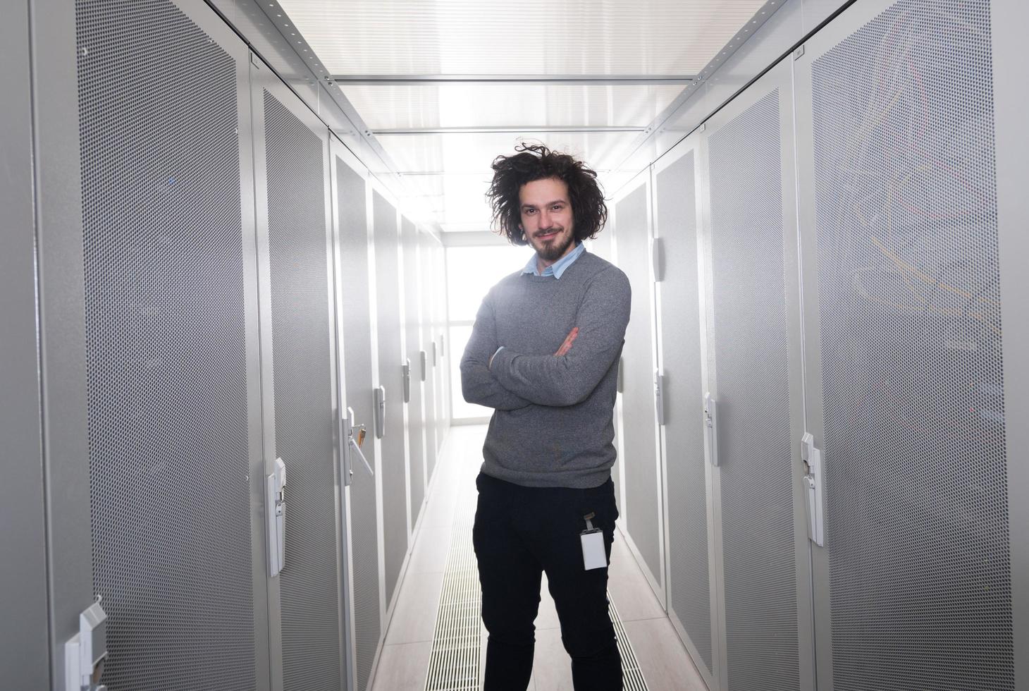 het ingenieur in datacenter foto