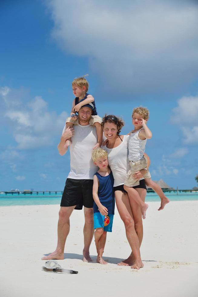 gelukkige familie op vakantie foto