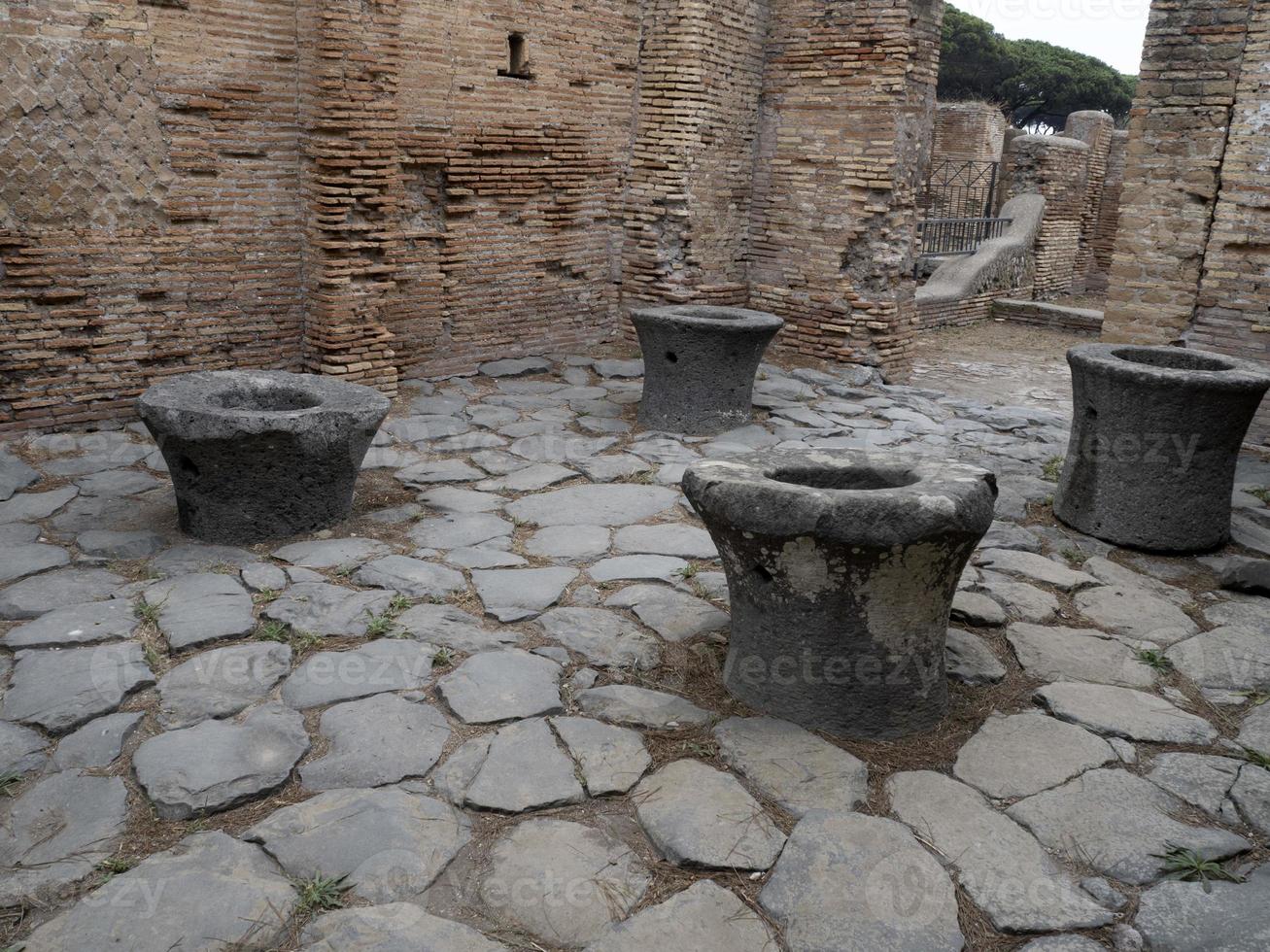 silvanus tarwe molen oud oude ostia archeologisch ruïnes foto