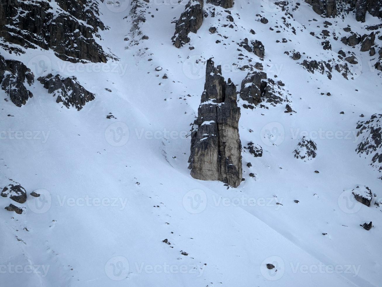 ijs Aan de rots Aan fans berg dolomieten in winter panorama foto