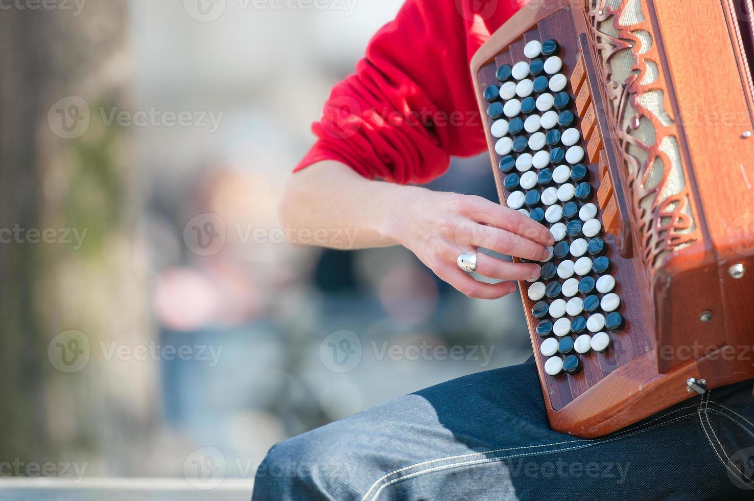 accordeon in de straat foto