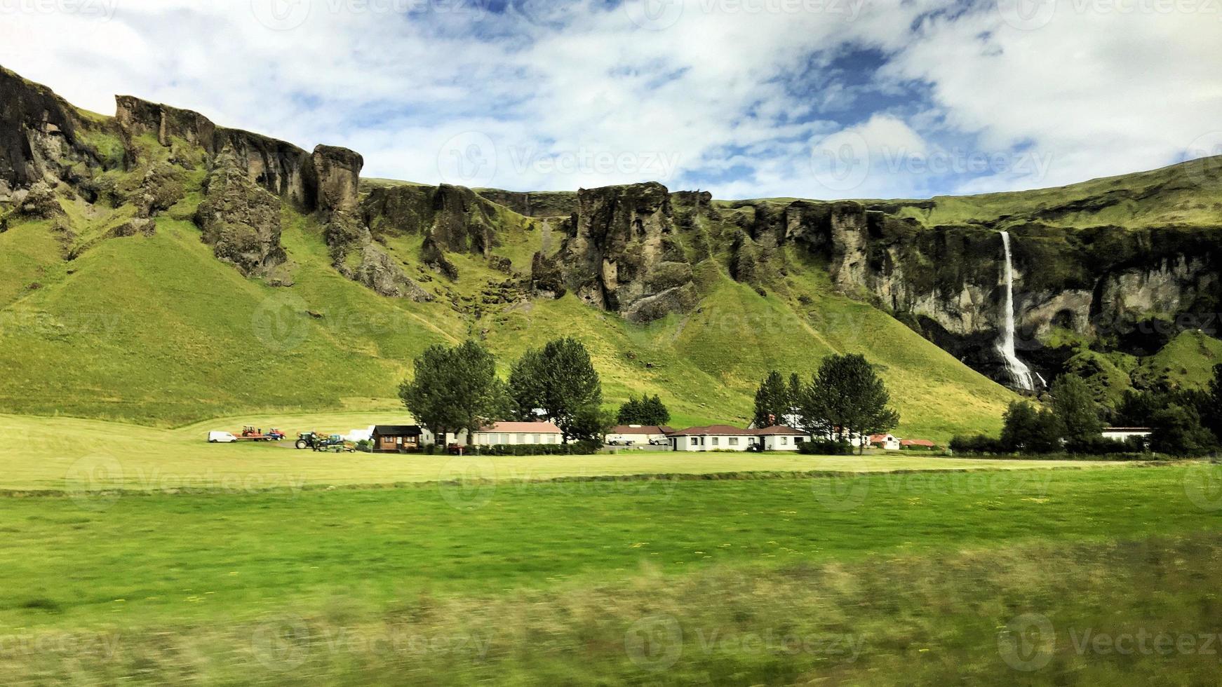 IJslands landschap nabij de Jokulsarlon-gletsjerlagune foto