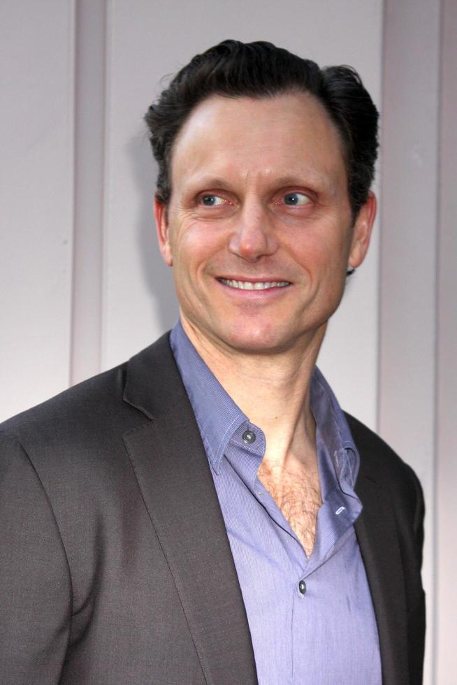 los angeles, 2 apr - tony goldwyn arriveert bij het welkom in shondaland - een avond met shonda rhimes en vrienden bij leonard h. goldenson theater op 2 april 2012 in noord hollywood, ca foto