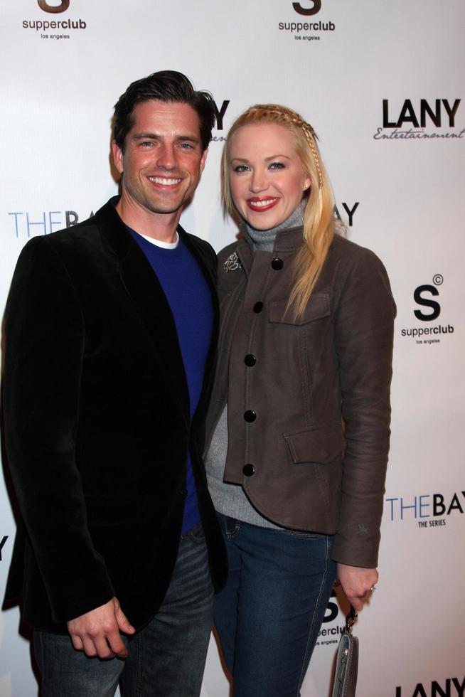 los angeles, 4 dec - scott bailey, adrienne frantz bij de the bay tv pilot industry screening in supperclub op 4 december 2013 in los angeles, ca foto