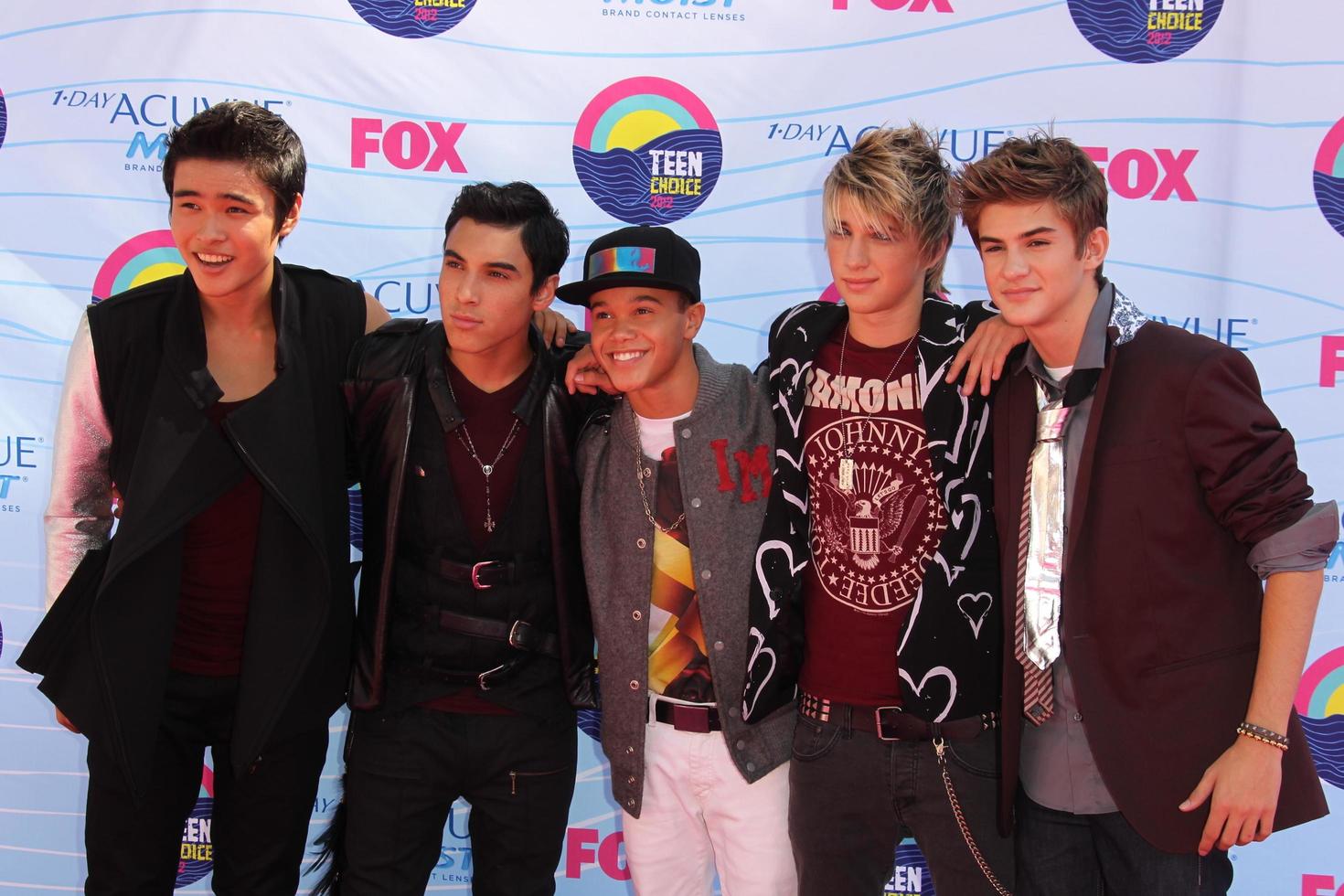 los angeles, 22 jul - im5 arriveert bij de teen choice awards 2012 in gibson amfitheater op 22 juli 2012 in los angeles, ca. foto