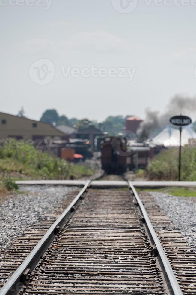 spoorweg sporen dichtbij omhoog detail visie in Verenigde Staten van Amerika foto