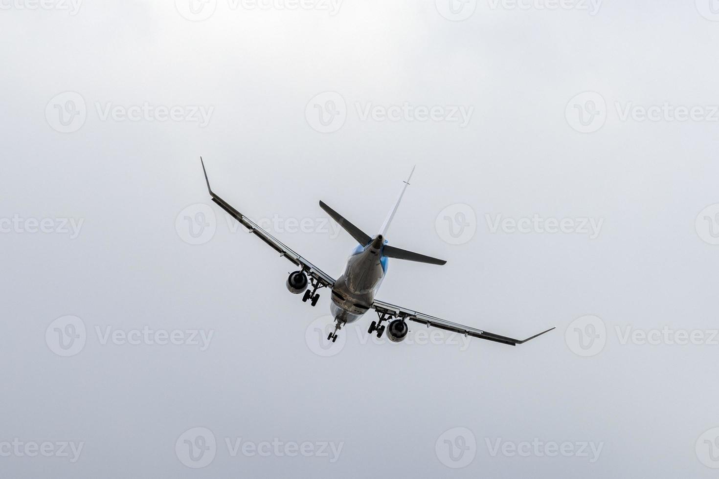 vliegtuig draaien voordat landen foto