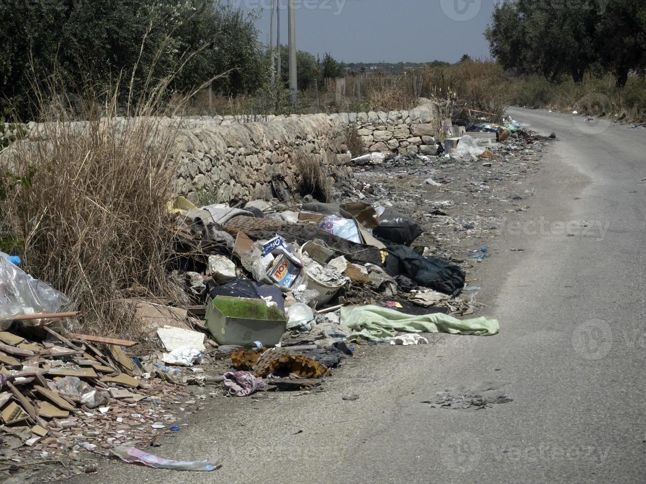 onzin uitschot vuilnis in Sicilië weg foto