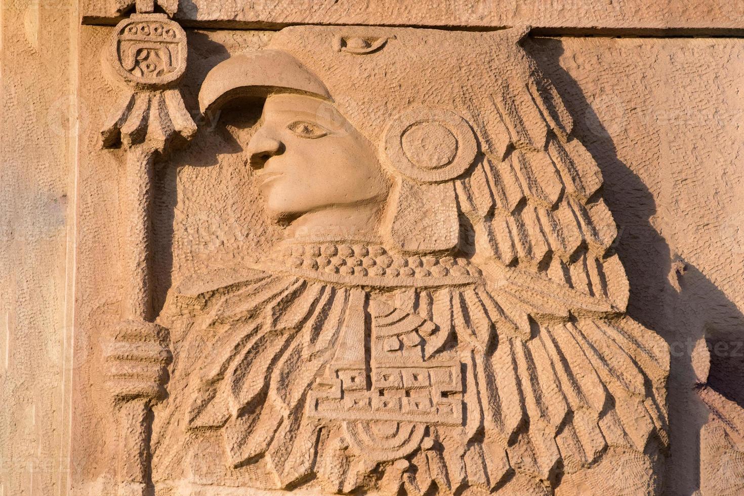 Maya standbeeld dichtbij uop detail foto