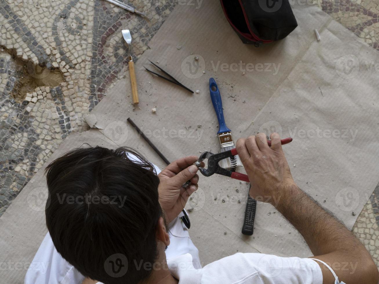 herstellen van oude Romeins mozaïek- van villa del casa, Sicilië foto