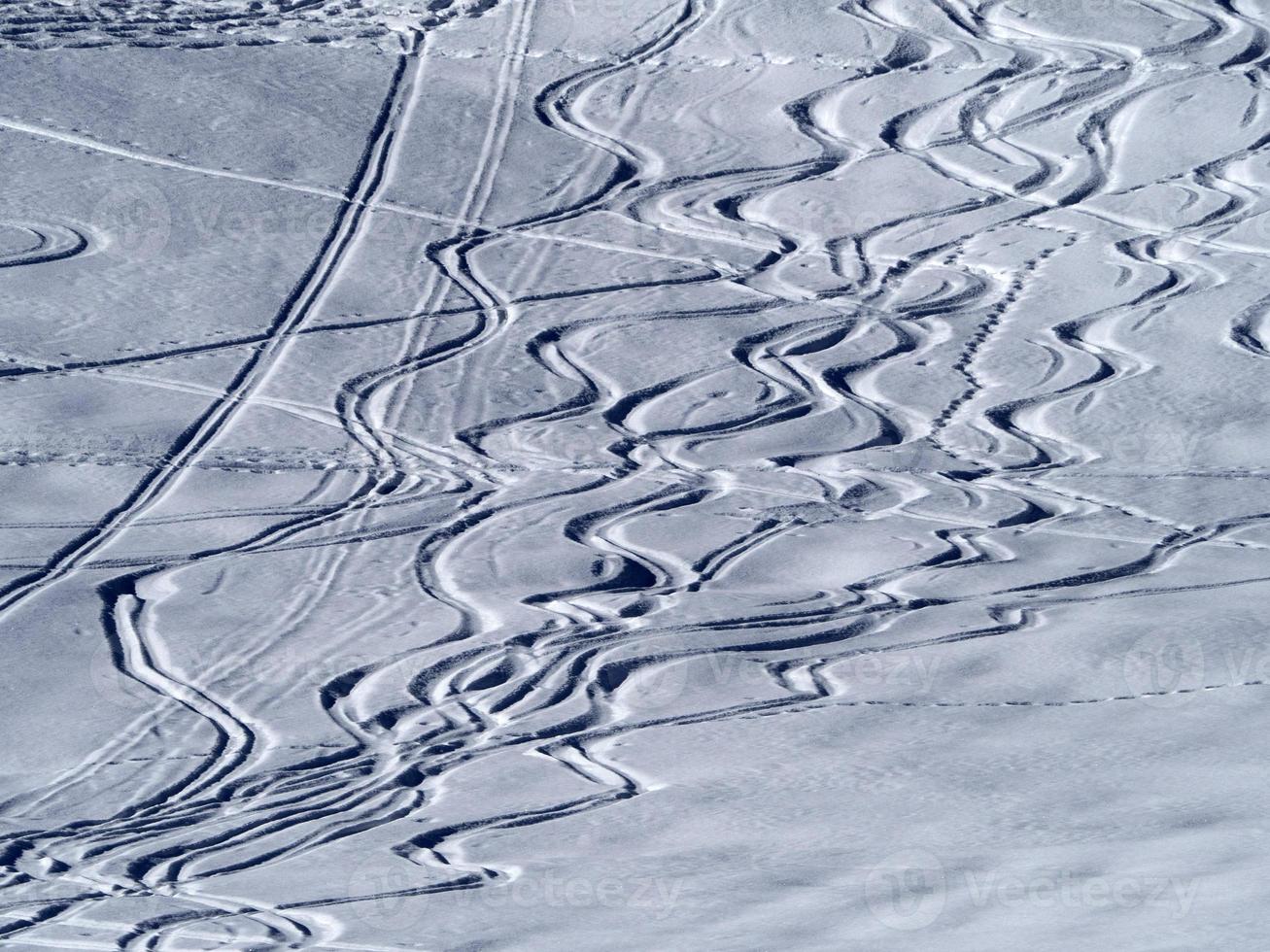 dolomieten sneeuw panorama alpine ski uit helling sporen foto