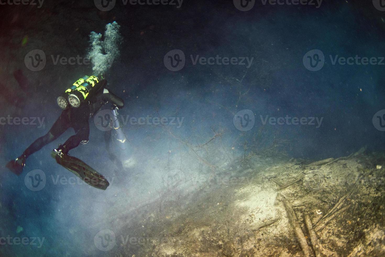 cenotes grot duiken in de pit foto