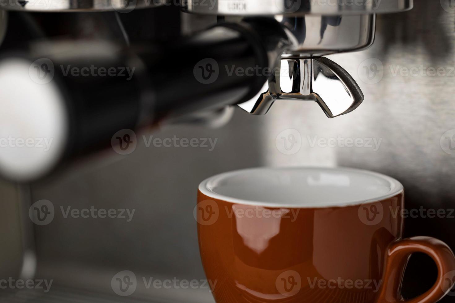 een detailopname schot van een espresso koffie machine foto