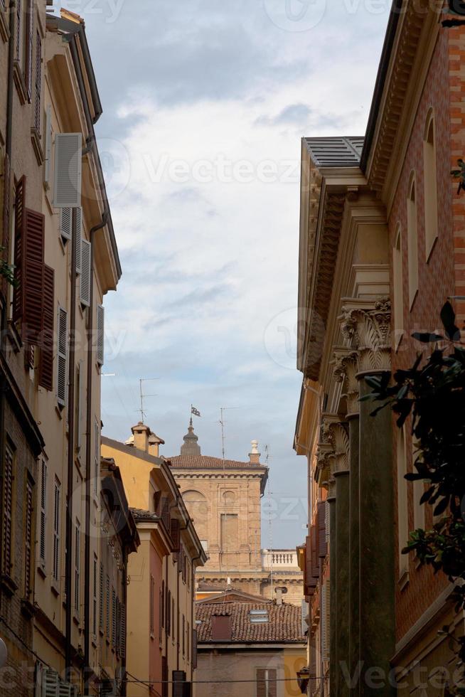 middeleeuws straat in modena foto