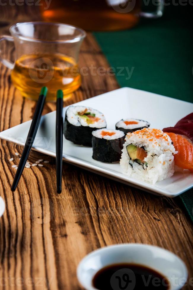lekkere, verse en gezonde sushi set foto