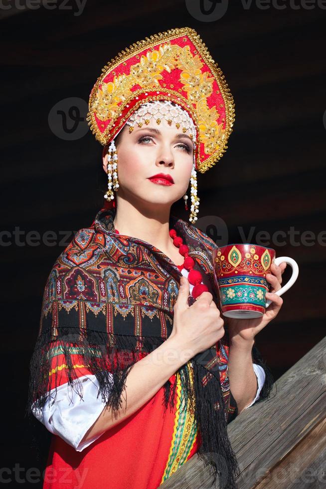 Russisch meisje in een kokoshnik foto