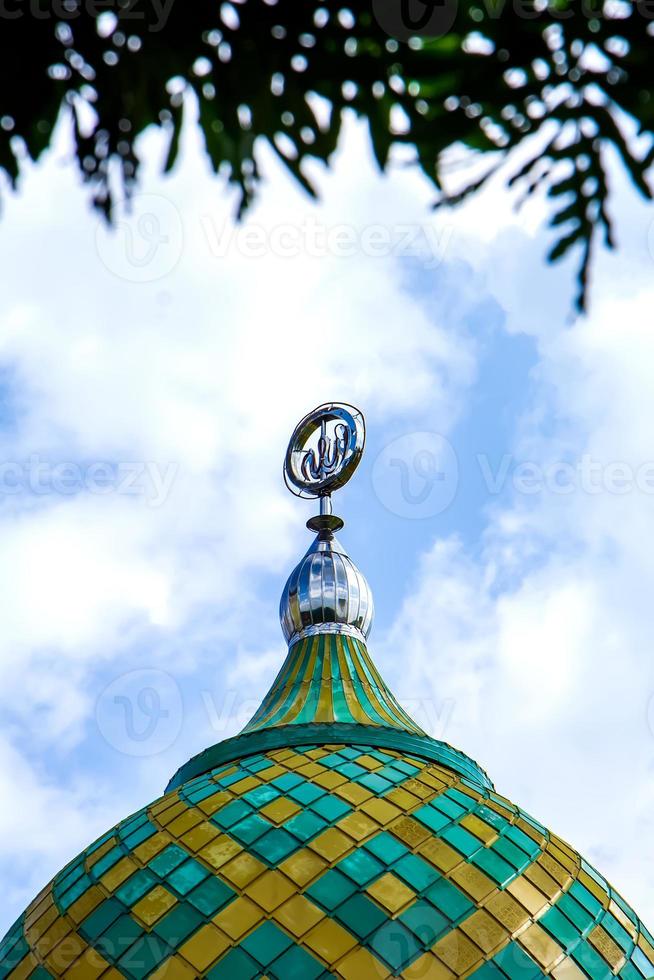 de koepel of minaret van de Super goed moskee foto