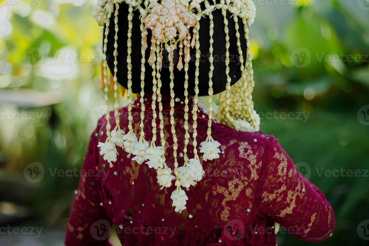 Indonesisch bruid accessoires foto